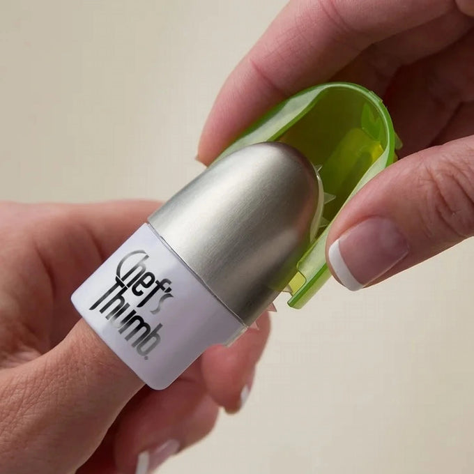 Protector pentru Deget Chef's Thumb cu Sistem Viper-Bite, pentru Tăiat și Curățat Legume