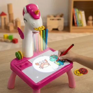 Set Proiector de Desen Unicorn pentru Copii – 24 Șabloane, Masă Luxma Alb/Roz, 12 Markere, Plastic Durabil, 31x21x19 cm, Dezvoltă Creativitatea și Îndemânarea