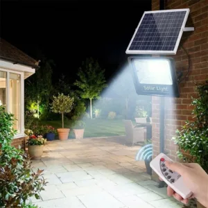 Proiector Solar 200W cu Telecomandă – LED Puternic de Ultimă Generație, Autonomie Mare, Impermeabil, Carcasă ABS Anti-Oxidare și Panou Policristalin: Siguranță Maximă și Iluminat Gratuit 100% pentru Curte, Grădină, Fermă sau Depozit