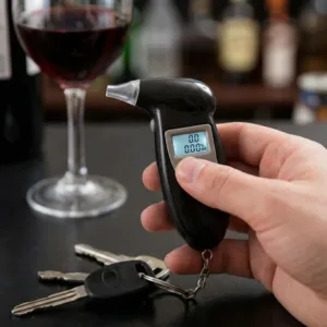 Alcooltest Digital Portabil Tip Breloc – Precizie Ridicată, Ecran LCD Iluminat, Senzor Inteligent și 5 Capete de Suflare: Siguranță și Responsabilitate la Îndemâna Oricărui Șofer