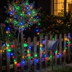 Instalație LED Solară pentru Exterior – 30 m, 300 LED-uri Multicolor, 8 Moduri Inteligente de Iluminare, Panou Solar Inclus și Rezistență la Temperaturi Extreme